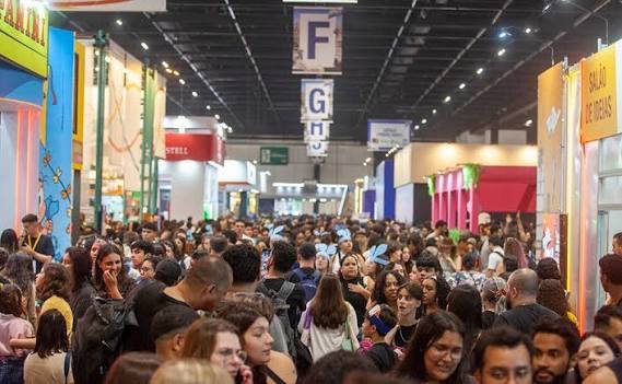 Bienal do Livro de São Paulo terá ônibus gratuito saindo do Metrô Tietê